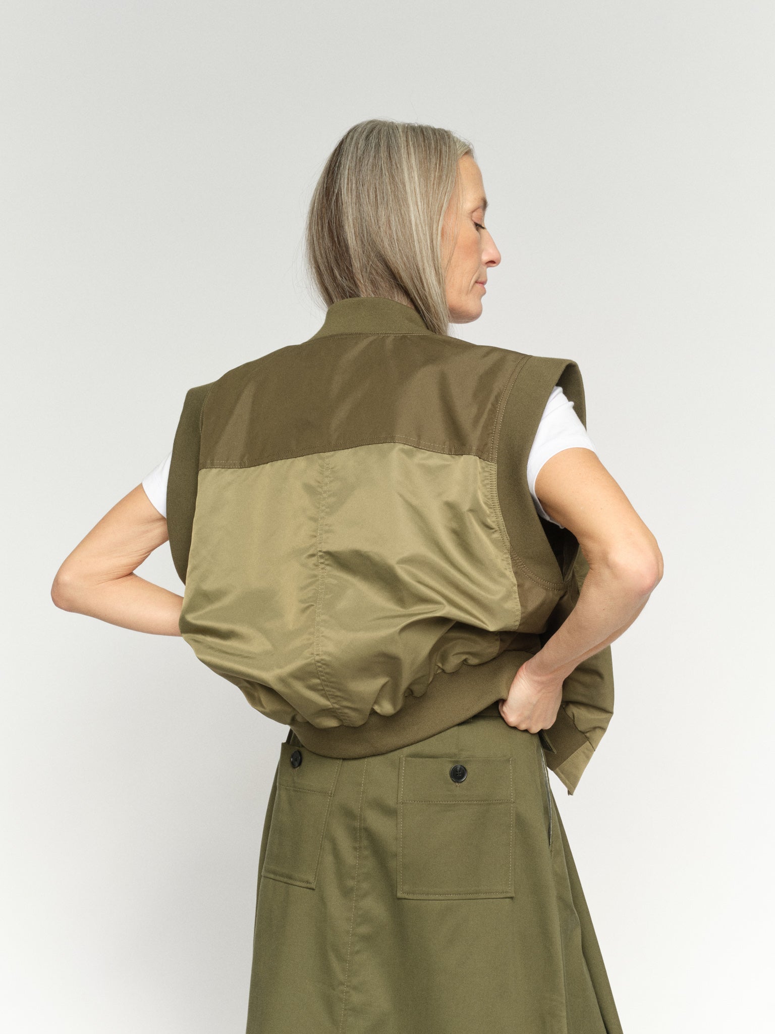 Modelshot / Olive Night / Detail
